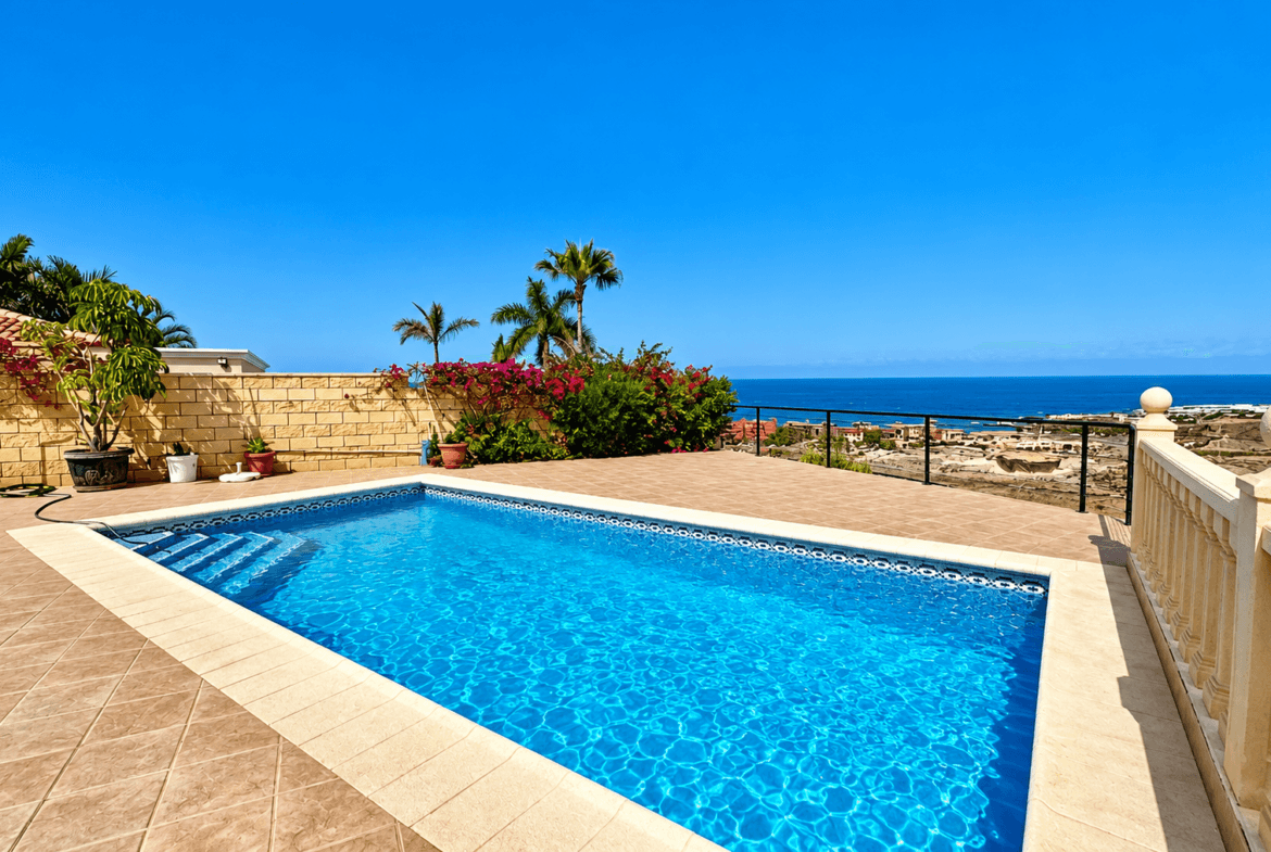 Villa for Sale in Playa del Duque with Private Pool