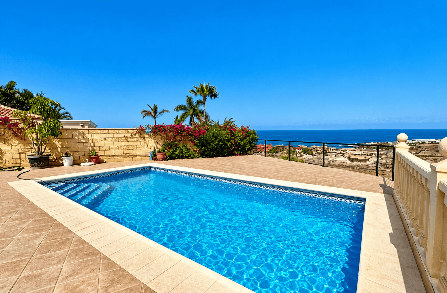 Private swimming pool with sun terrace and sea views in Tenerife