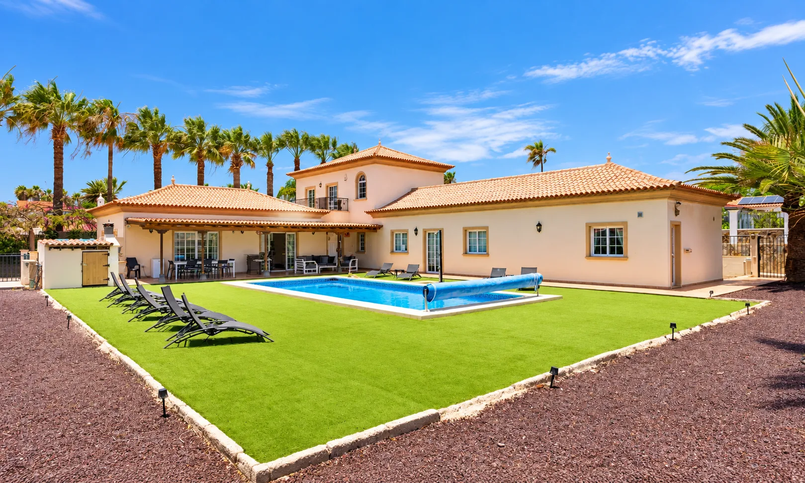 Villa for sale in Golf del Sur with private heated swimming pool and gardens