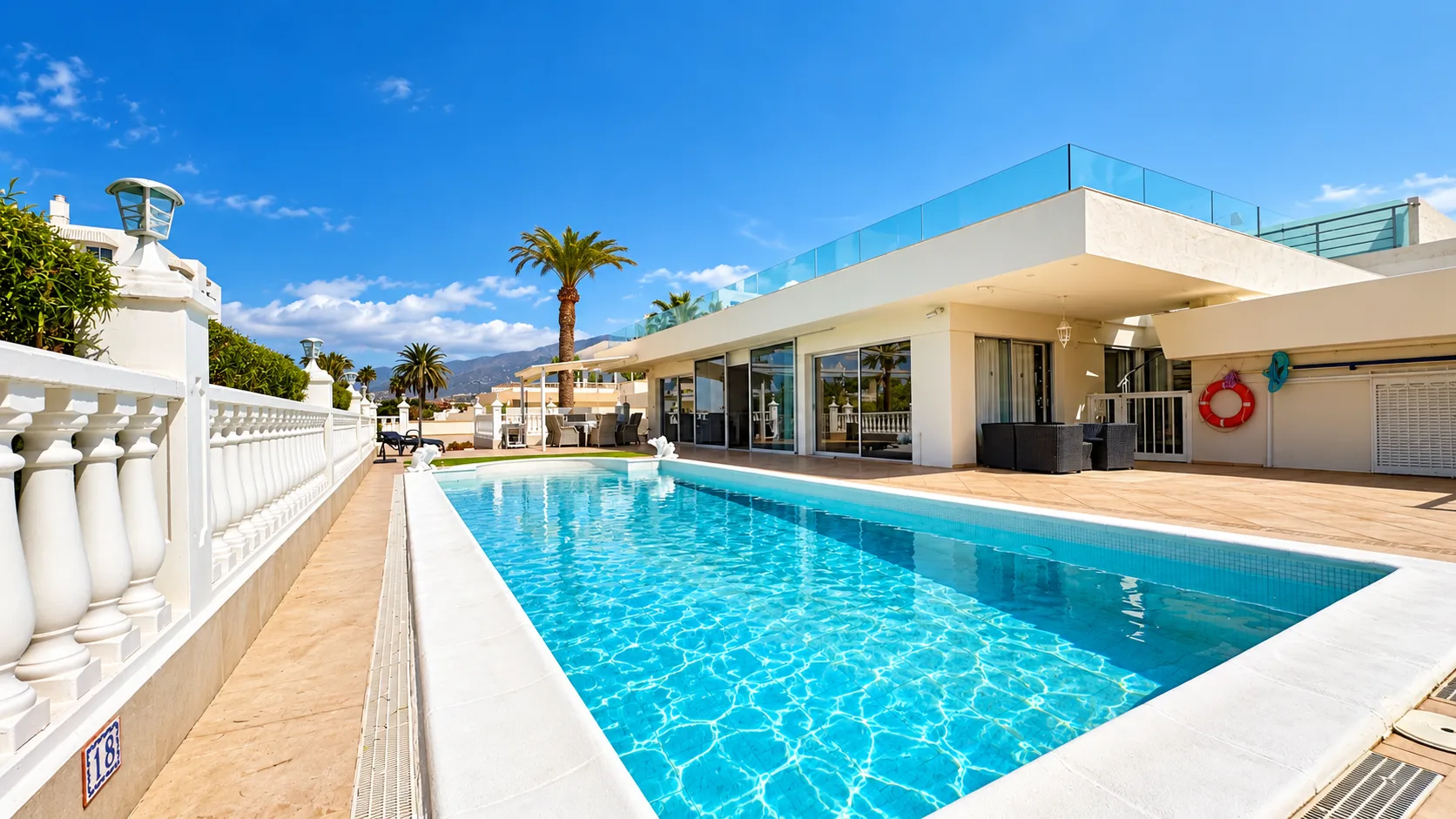 Villa for sale in Playa de las Américas with private pool and sea views