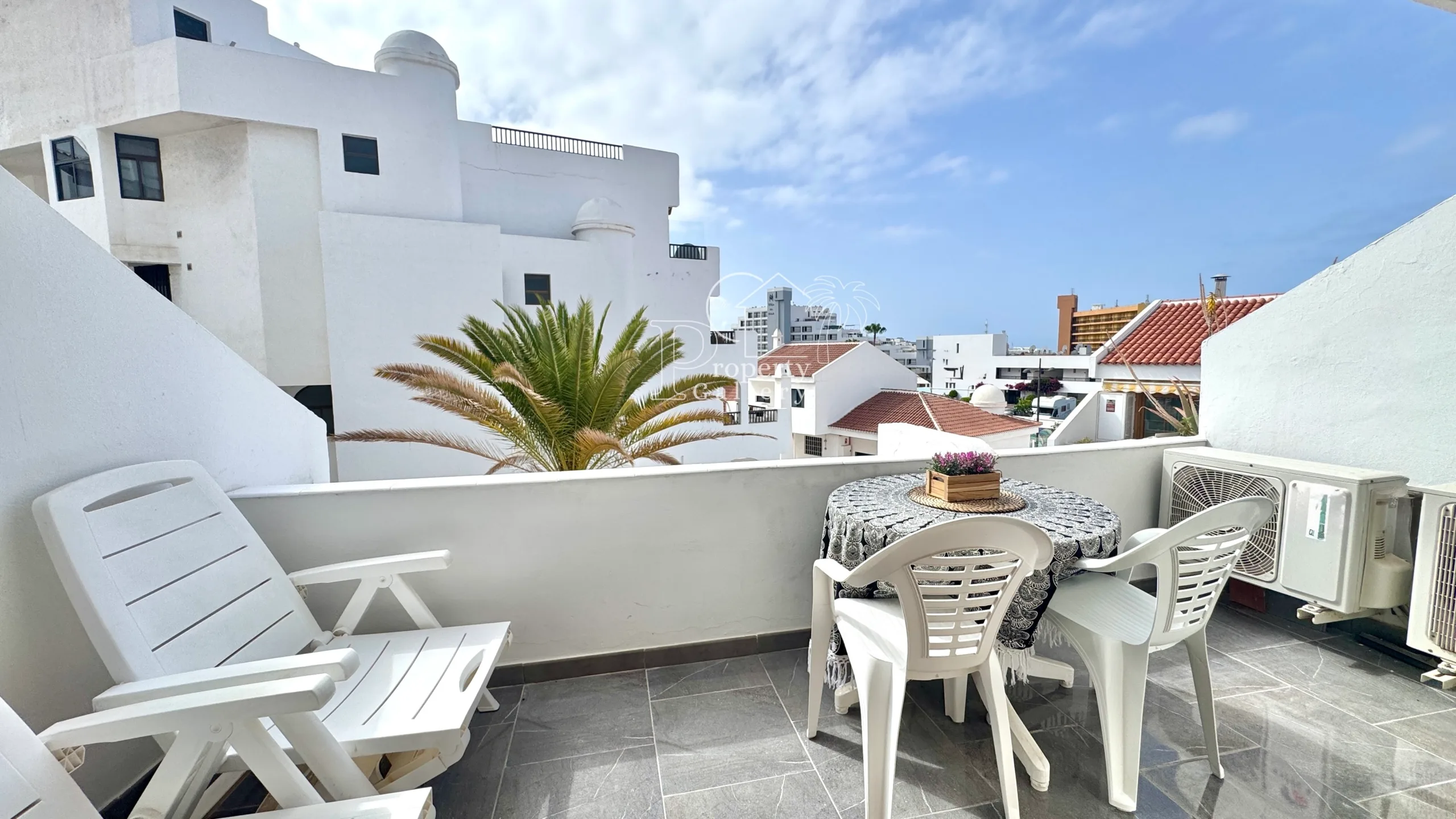 Apartment for sale in Garden City with private terrace in San Eugenio Bajo