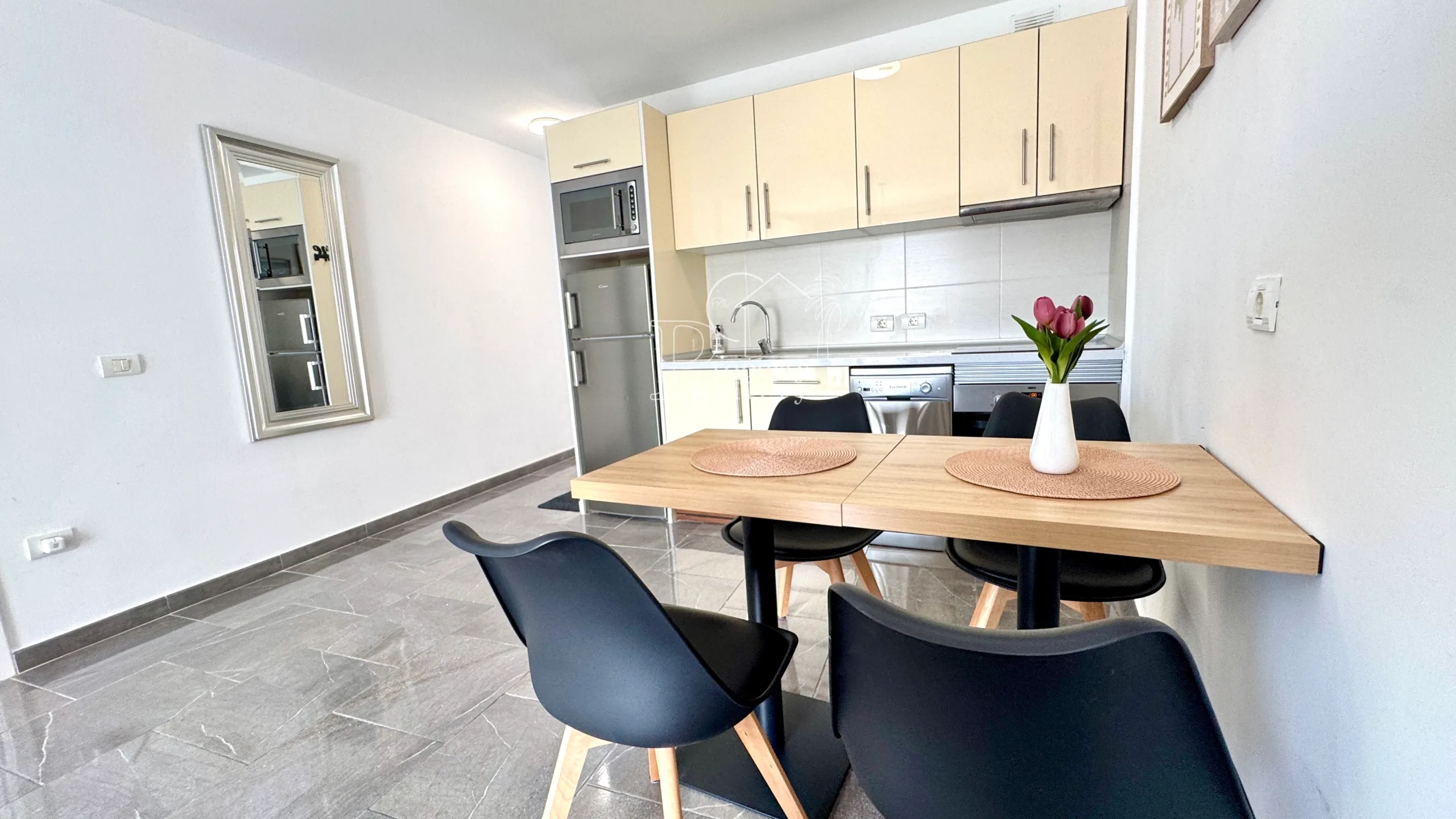 Apartment for Sale in Garden City, San Eugenio Bajo