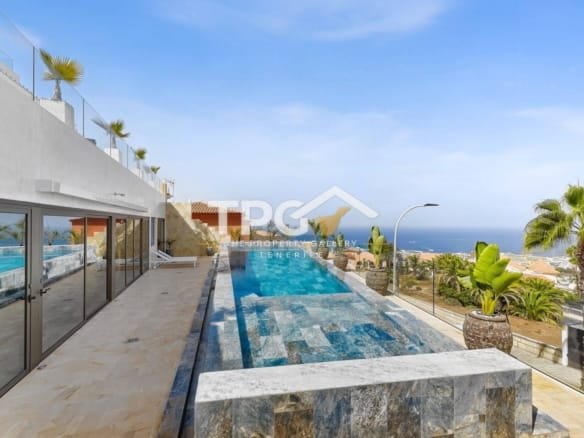 Luxury Villa for Sale in San Eugenio Alto with Sea Views