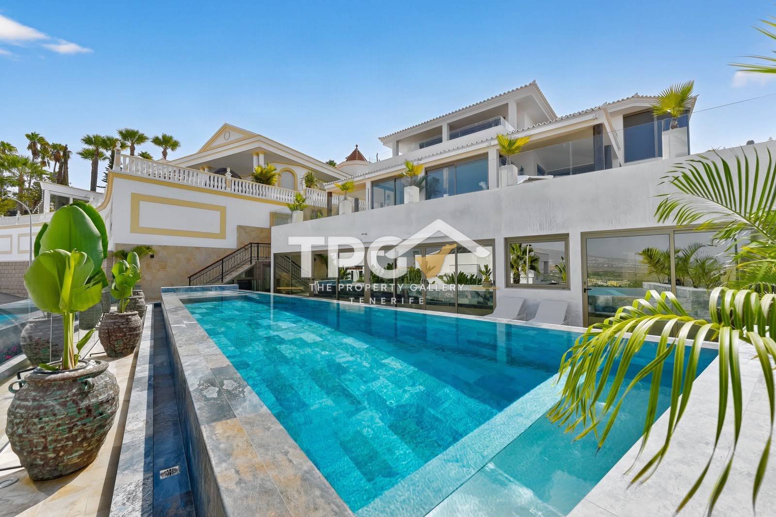 Luxury Villa for Sale in San Eugenio Alto with Sea Views