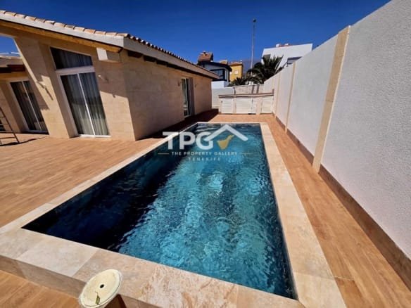 Villa for Sale in La Listada with Sea Views