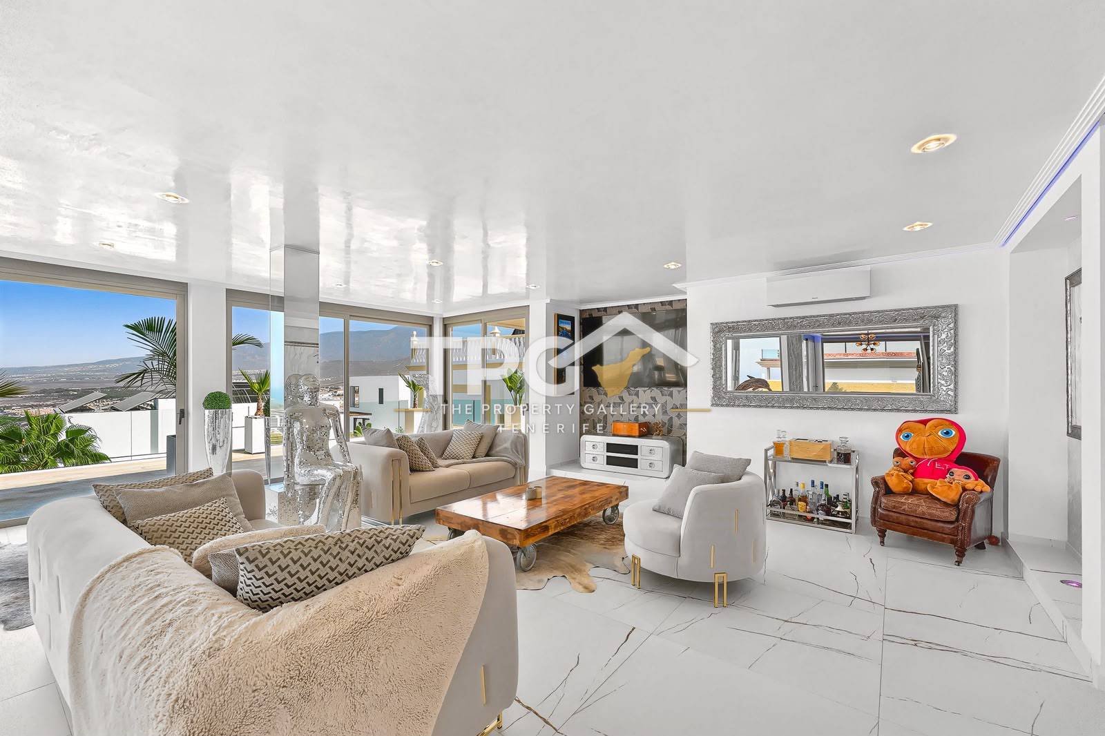 Luxury Villa for Sale in San Eugenio Alto with Sea Views