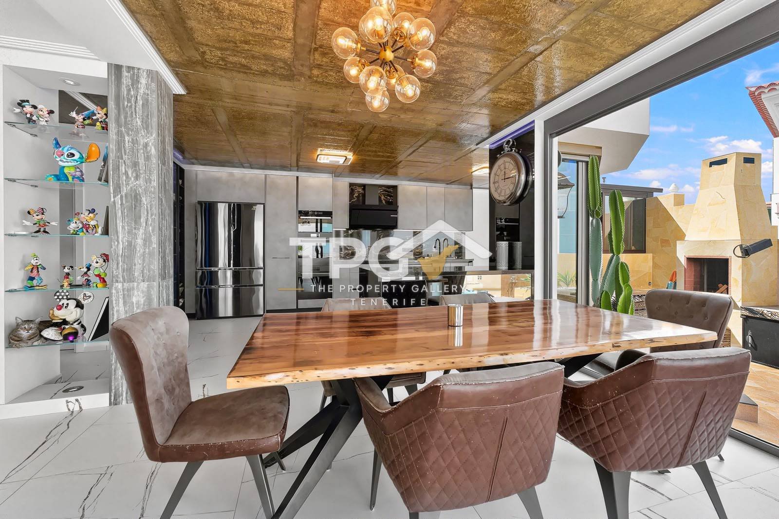 Luxury Villa for Sale in San Eugenio Alto with Sea Views