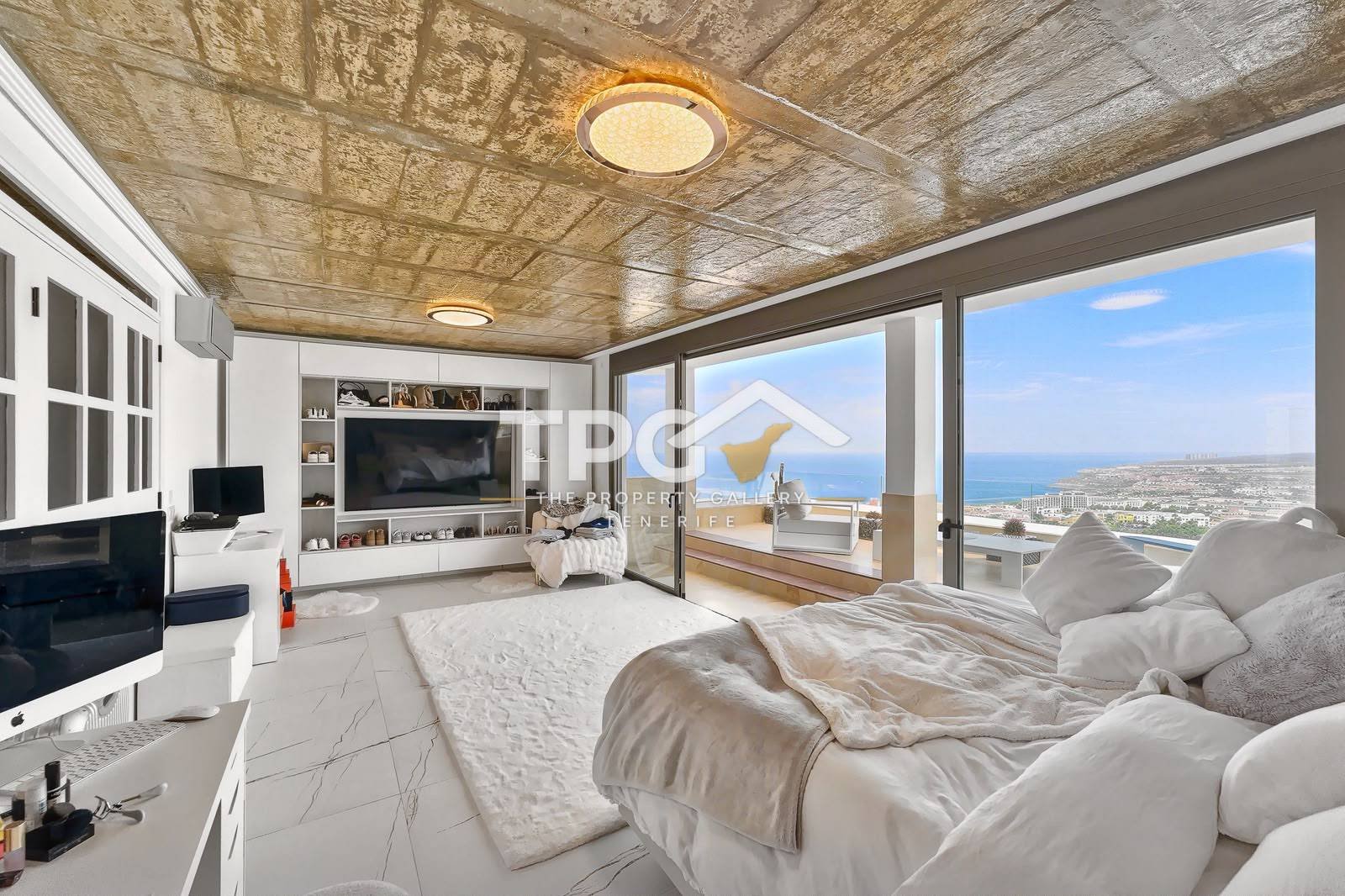 Luxury Villa for Sale in San Eugenio Alto with Sea Views