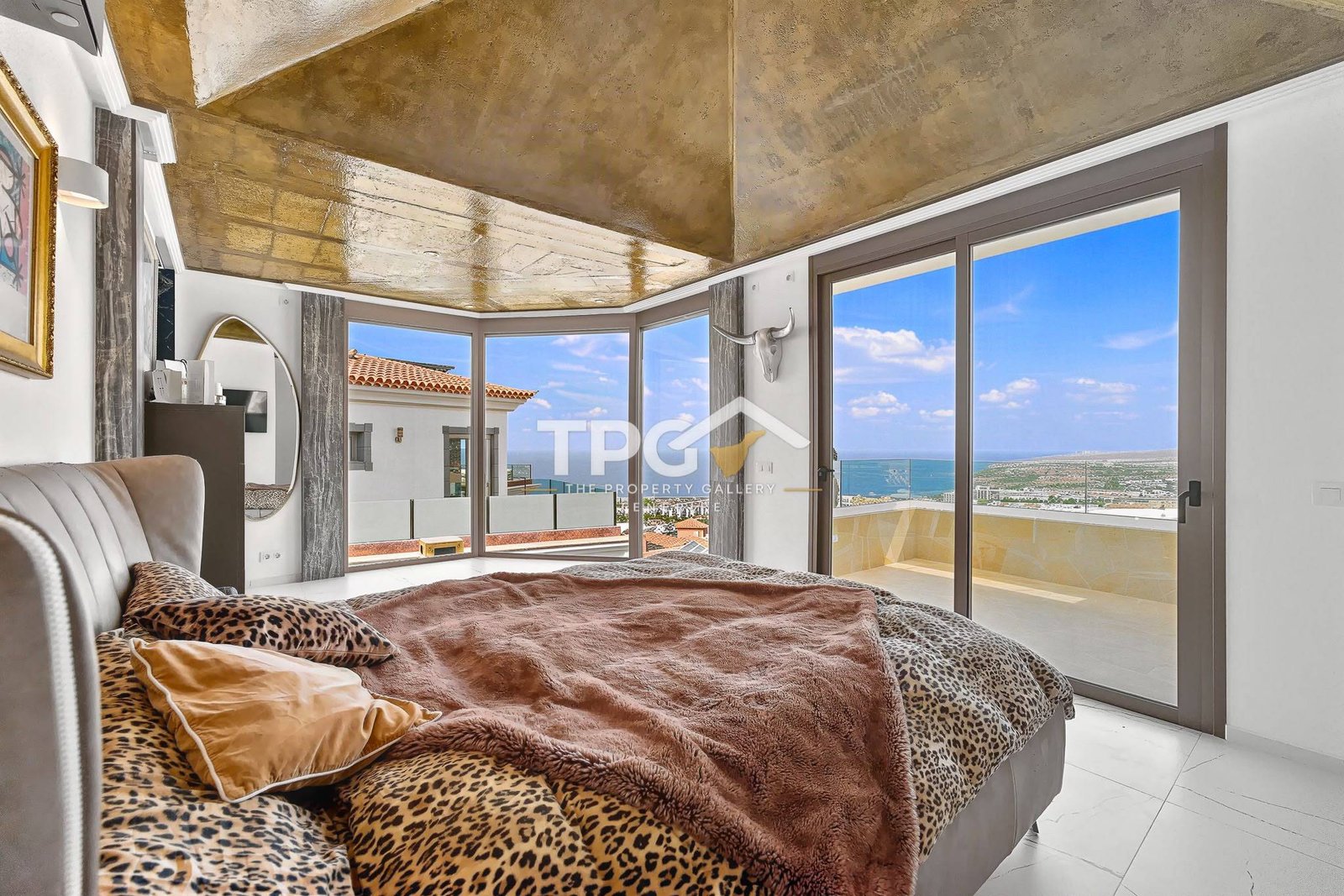 Luxury Villa for Sale in San Eugenio Alto with Sea Views