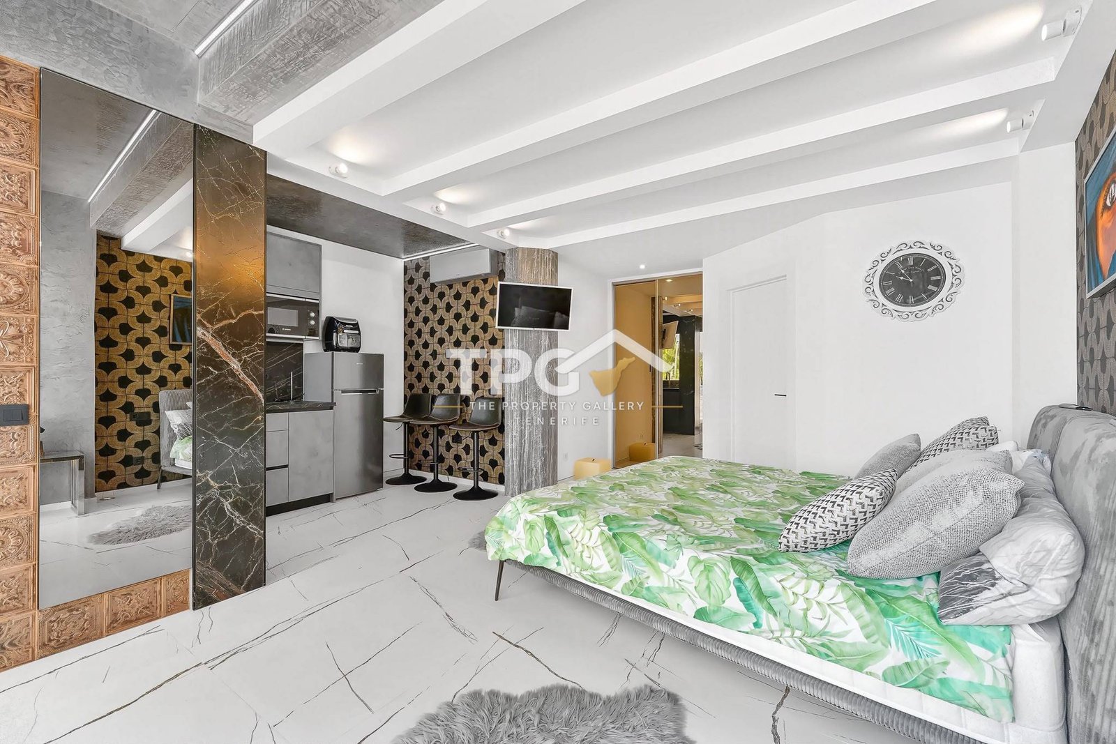 Luxury Villa for Sale in San Eugenio Alto with Sea Views