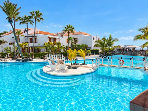 Apartment for sale in Parque Santiago 3 with communal pools in Playa de las Américas