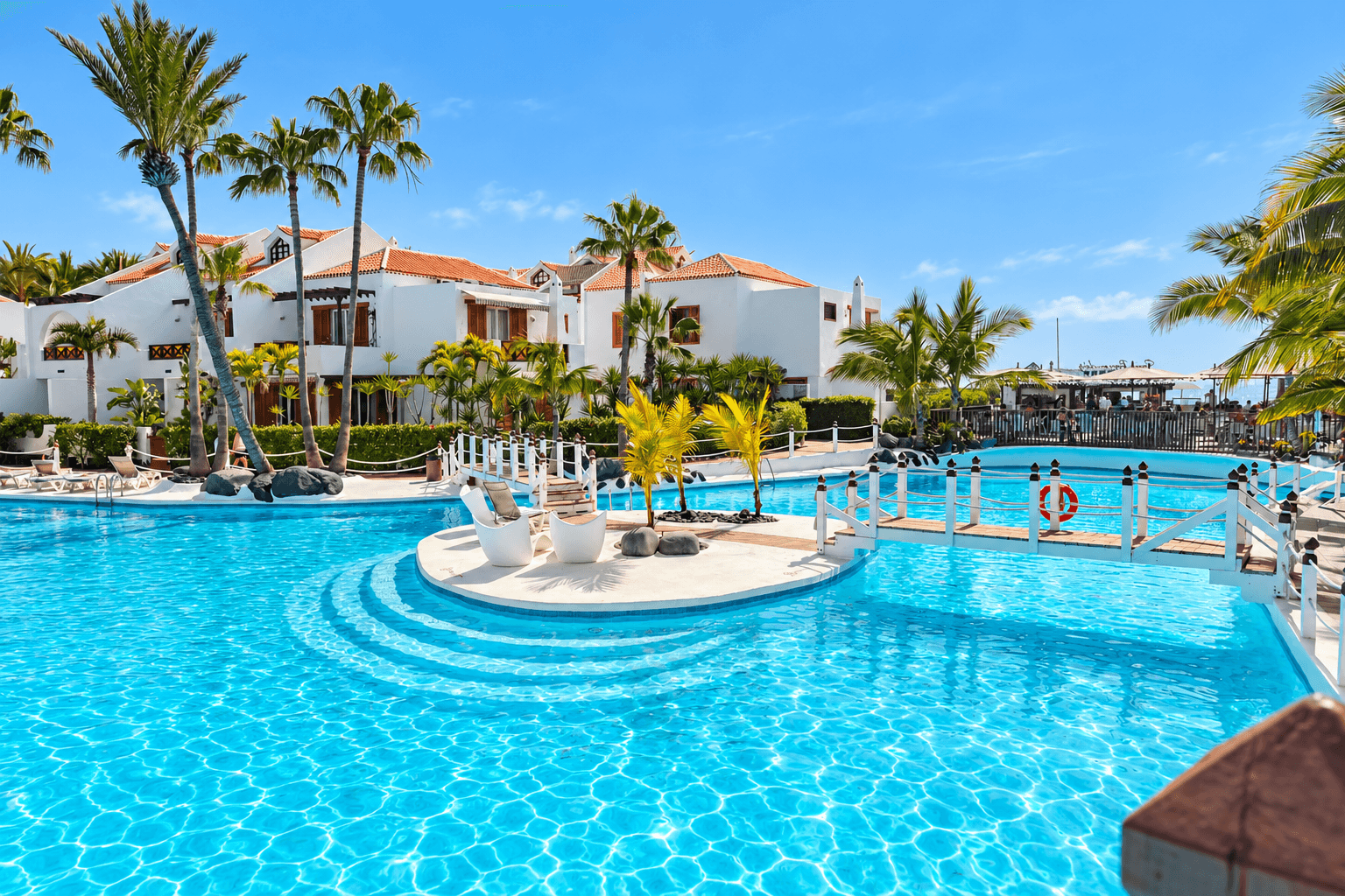 Apartment for sale in Parque Santiago 3 with communal pools in Playa de las Américas